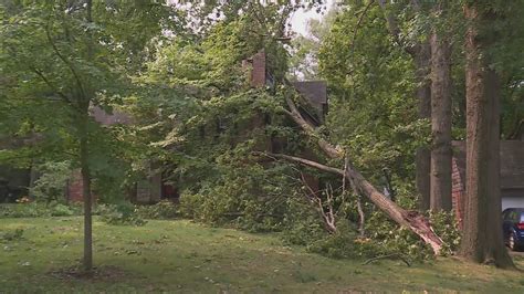 St. Louis locals still dealing with no power after latest storms